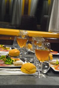 Voiture Restaurant - table